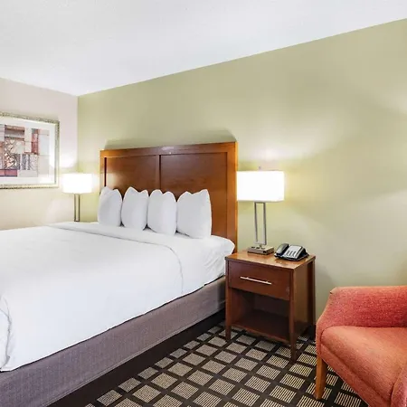 Baymont By Wyndham Gurnee Hotel Exterior photo