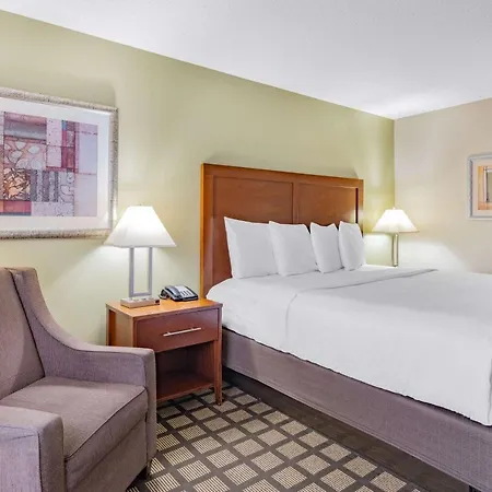 Baymont By Wyndham Gurnee Hotel Exterior photo